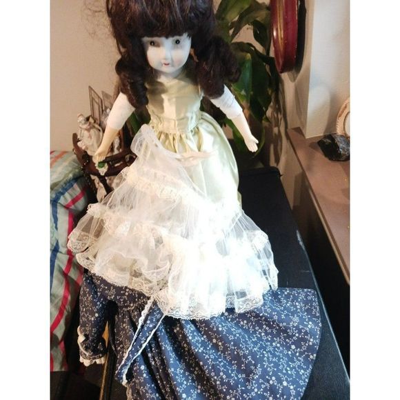 $_57.JPG?set_id=880000500F Porcelain Doll 18\